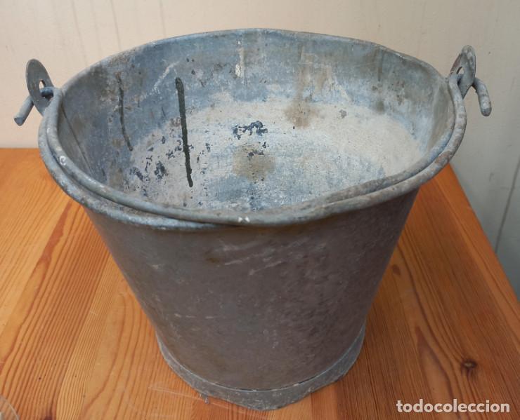 Antig&uuml;edades: ANTIGUO CUBO DE CHAPA - Foto 2