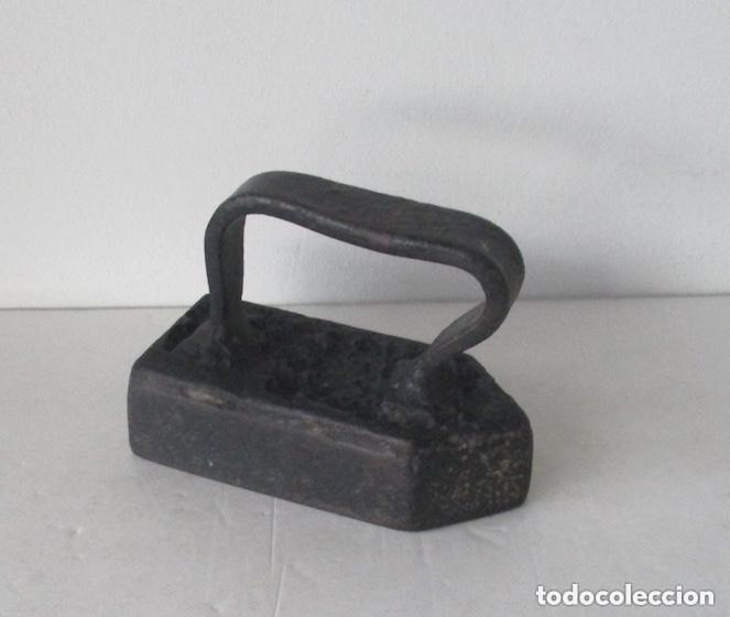 Antig&uuml;edades: ANTIGUA PLANCHA DE HIERRO - Foto 2