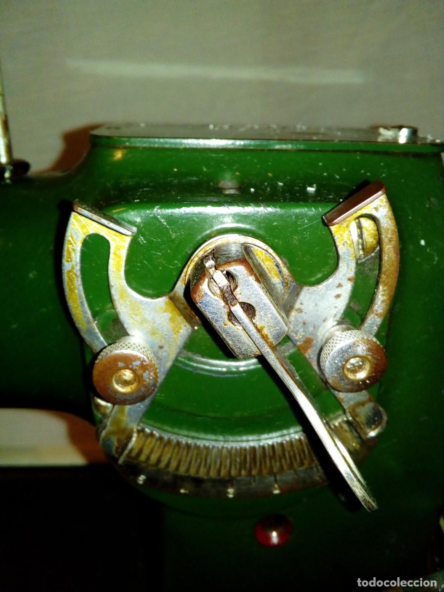 Antig&uuml;edades: maquina de coser REFREY - Foto 14