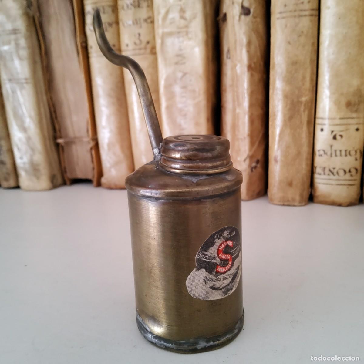 Antig&uuml;edades: ANTIGUA ACEITERA DE MAQUINA DE COSER - Foto 2