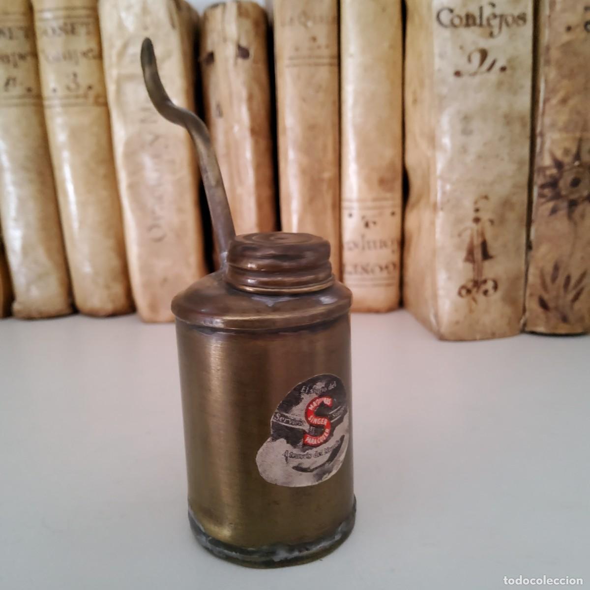 Antig&uuml;edades: ANTIGUA ACEITERA DE MAQUINA DE COSER - Foto 5