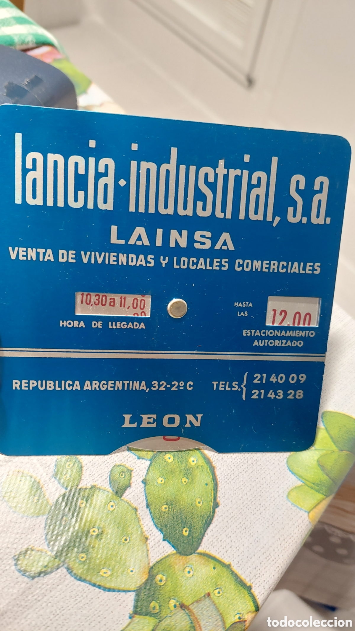 Antig&uuml;edades: Disco de control horario de aparcamiento - Foto 1