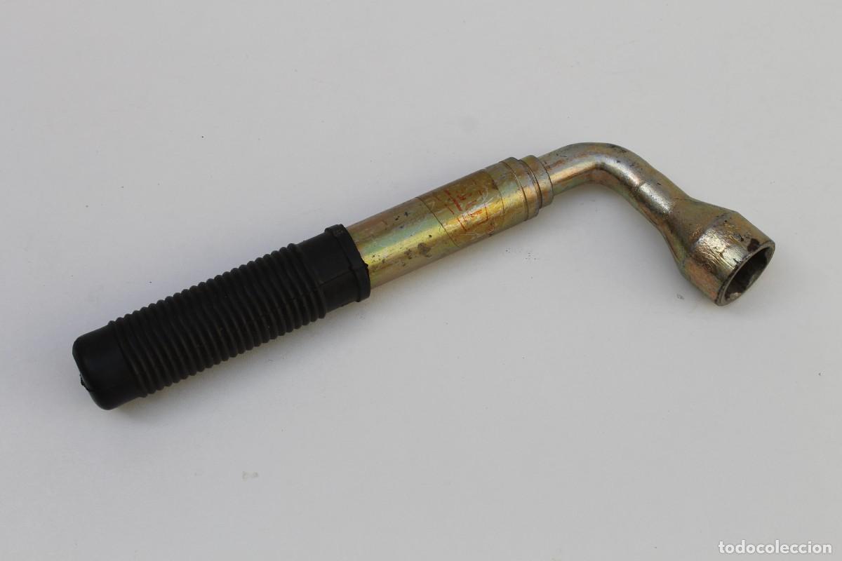 Antig&uuml;edades: LLAVE EXTENSIBLE TELESCOPICA PARA RUEDA - Foto 2
