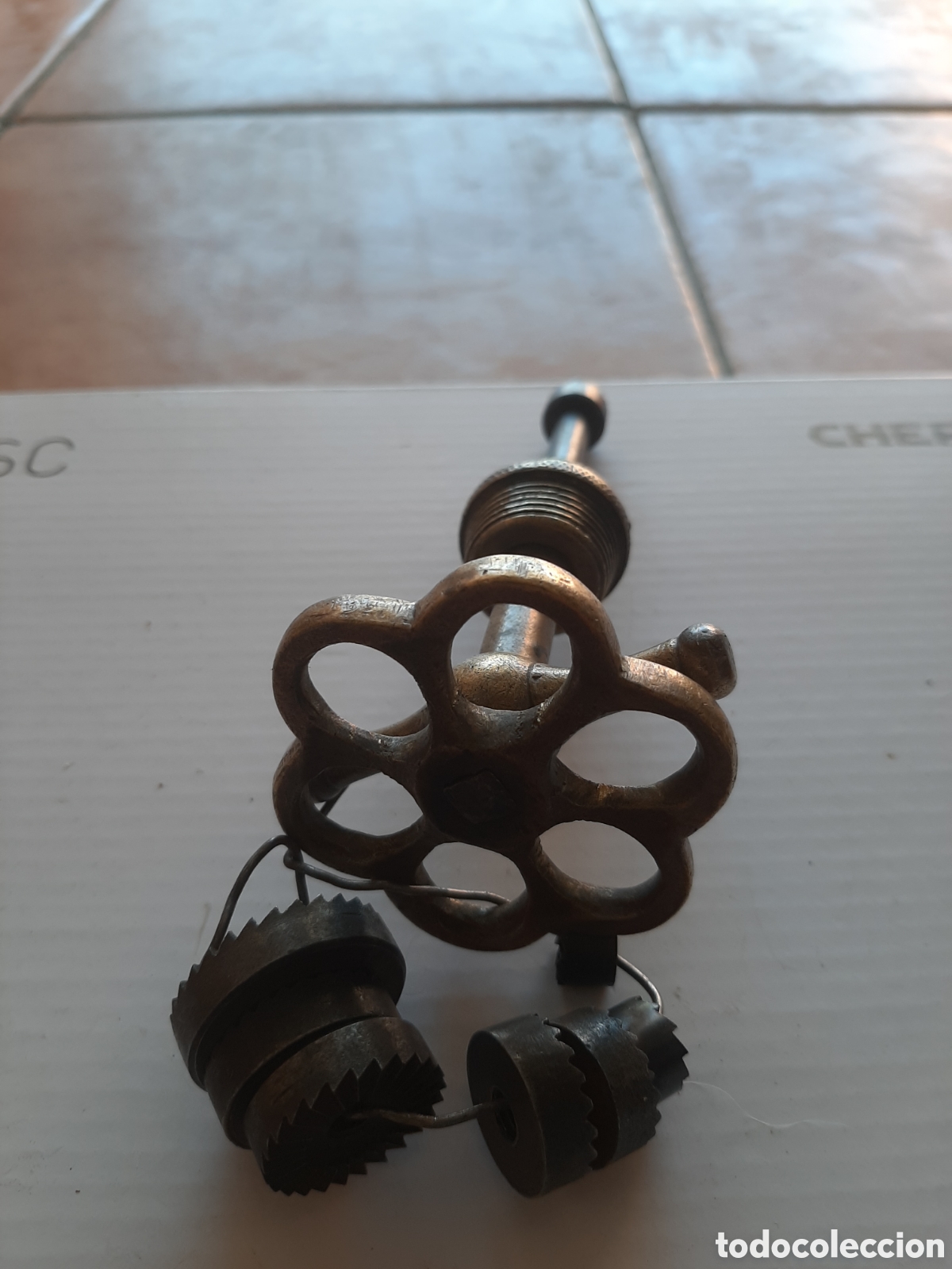 Antig&uuml;edades: FRESADORA HERRAMIENTA BRONCE CON 7 CABEZALES. ref AL - Foto 2