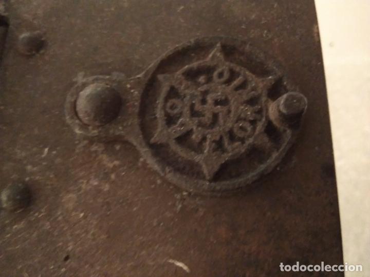 Antig&uuml;edades: PLANCHA DE CARBON CON CRUZ GAMADA - Foto 8