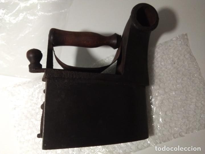 Antig&uuml;edades: PLANCHA DE CARBON CON CRUZ GAMADA - Foto 10