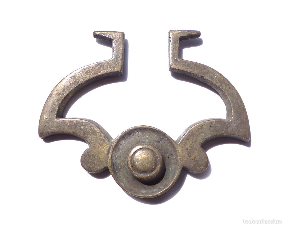 Antig&uuml;edades: ALDABA, ASA DE CALDERO EN BRONCE. 12X9,5. - Foto 1