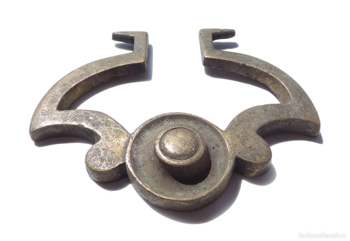 Antig&uuml;edades: ALDABA, ASA DE CALDERO EN BRONCE. 12X9,5. - Foto 3