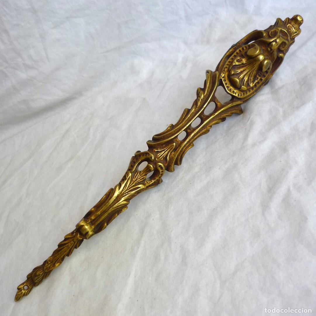 Antig&uuml;edades: Curioso Aplique de bronce - Foto 1