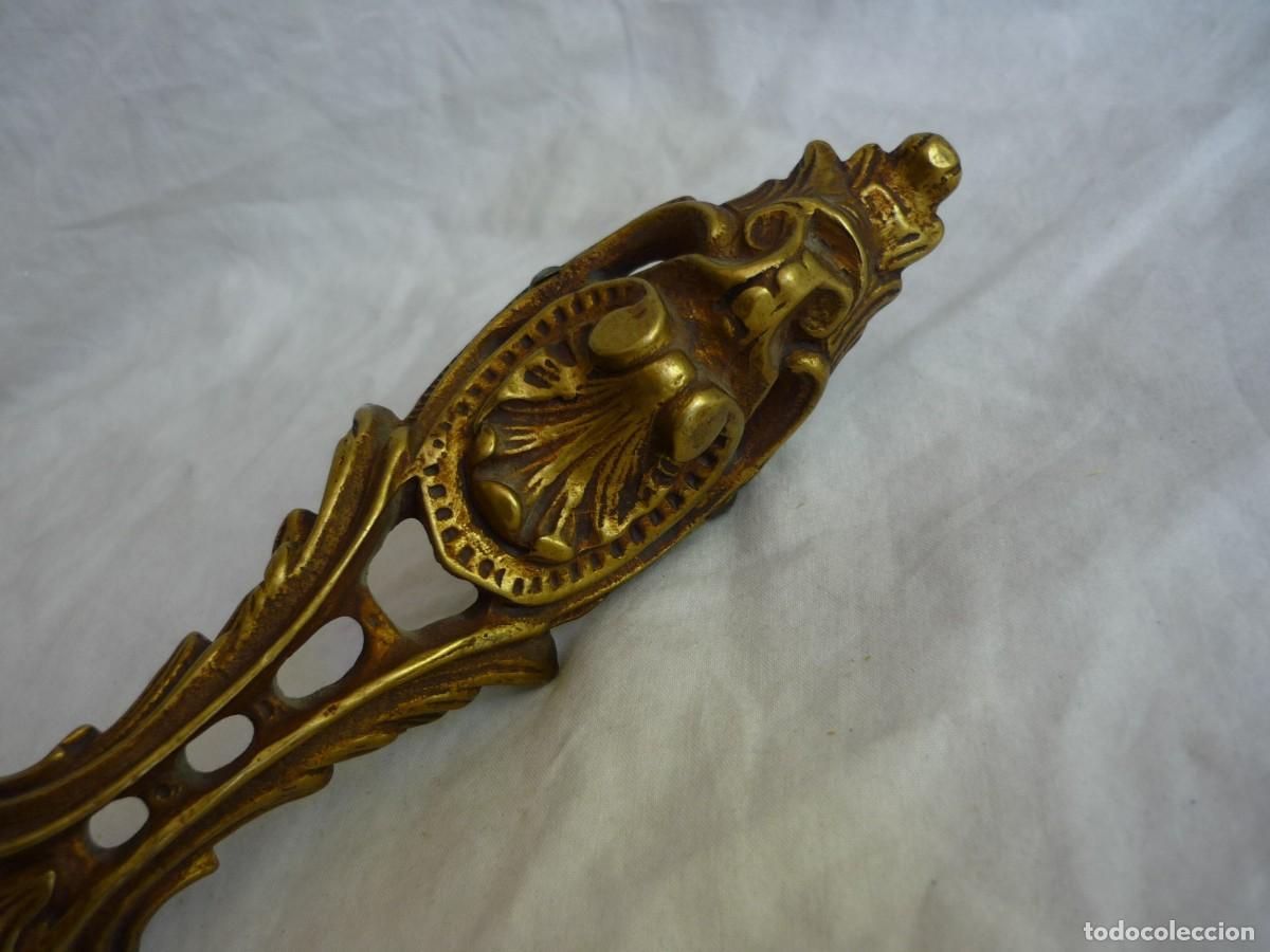 Antig&uuml;edades: Curioso Aplique de bronce - Foto 2
