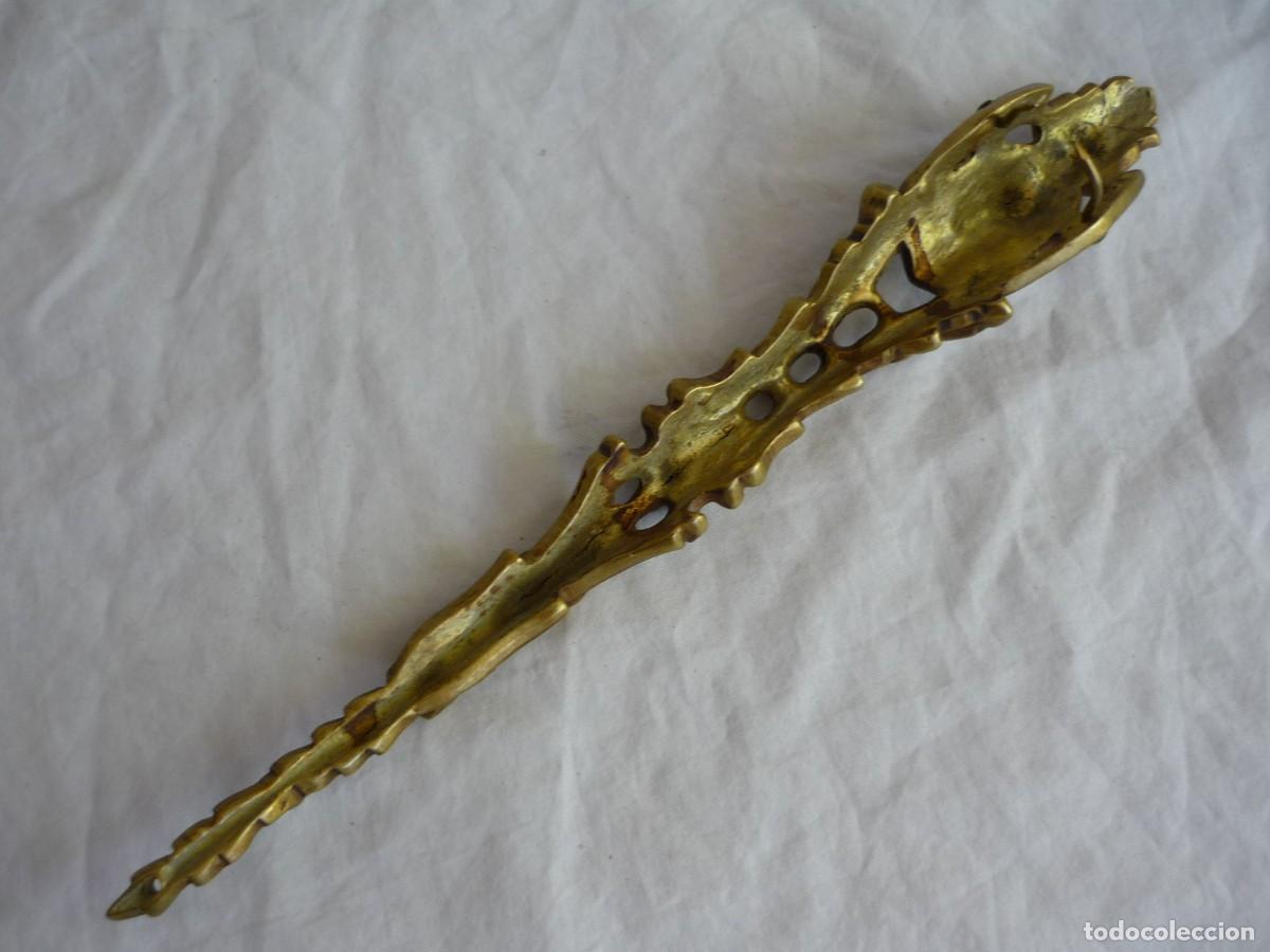 Antig&uuml;edades: Curioso Aplique de bronce - Foto 5