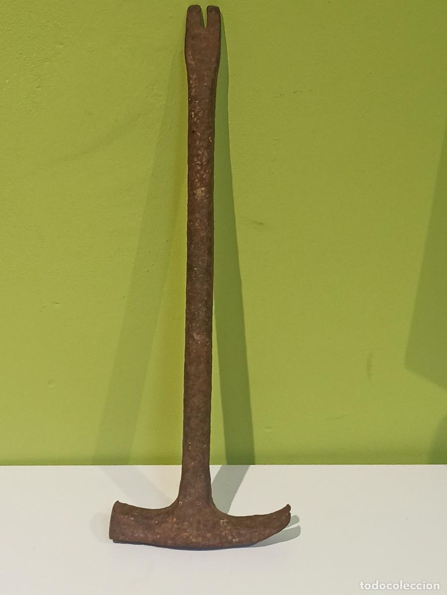 Antig&uuml;edades: Martillo encofrador antiguo de hierro - Foto 1