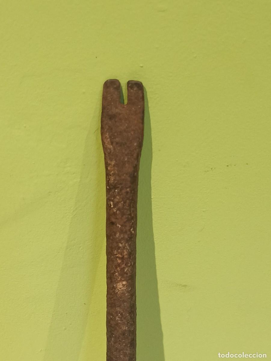 Antig&uuml;edades: Martillo encofrador antiguo de hierro - Foto 2