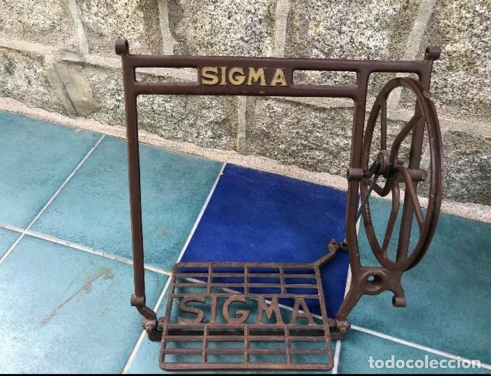Antig&uuml;edades: Pieza de antigua maquina de coser Sigma - Foto 1