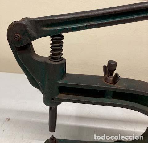 Antig&uuml;edades: Remachadora antigua - Foto 5