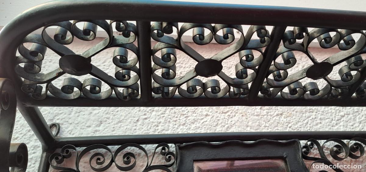 Antig&uuml;edades: Antiguo perchero de forja con dos espejos - Foto 6
