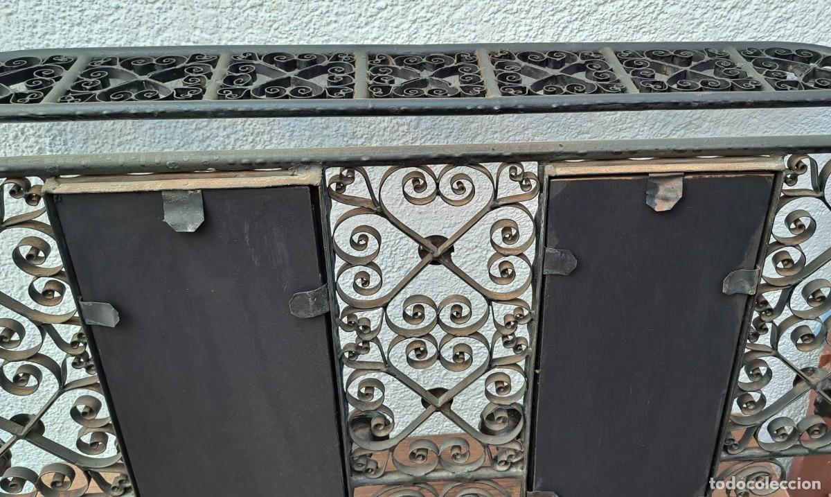 Antig&uuml;edades: Antiguo perchero de forja con dos espejos - Foto 14