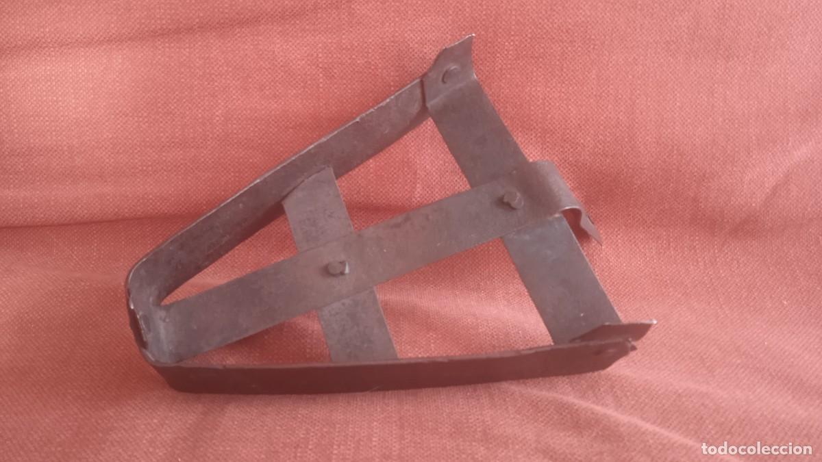 Antig&uuml;edades: BASE DE HIERRO PARA PLANCHA - Foto 3