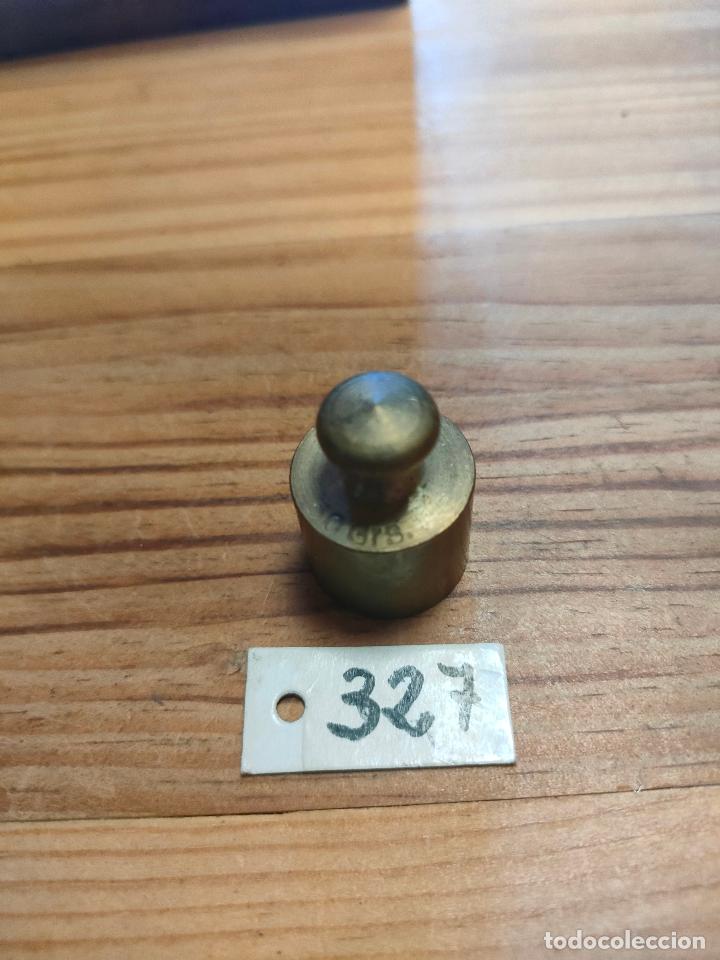 Antig&uuml;edades: ANTIGUA PESA DE LATON DE 50 GRAMOS - Foto 1