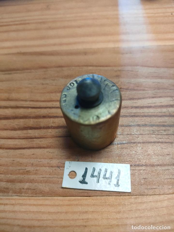 Antig&uuml;edades: ANTIGUA PESA DE LATON DE 100 GRAMOS - Foto 1
