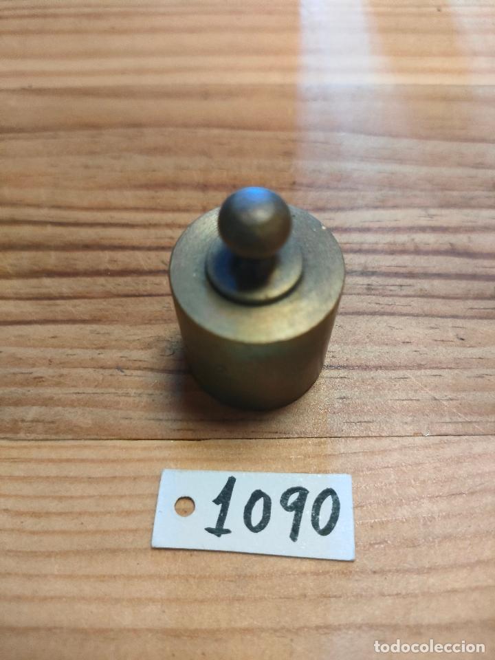 Antig&uuml;edades: ANTIGUA PESA DE LATON DE 100 GRAMOS - Foto 1