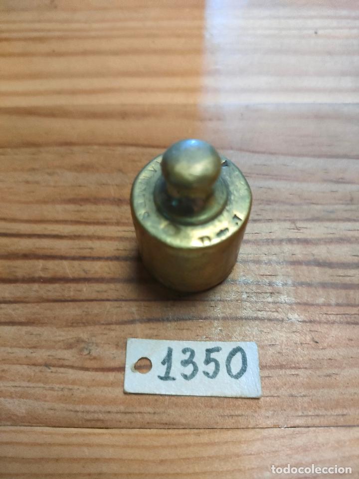 Antig&uuml;edades: ANTIGUA PESA DE LATON DE 100 GRAMOS - Foto 1