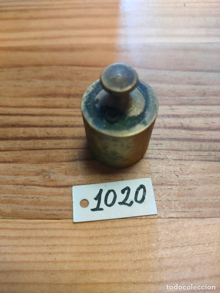 Antig&uuml;edades: ANTIGUA PESA DE LATON DE 100 GRAMOS - Foto 1