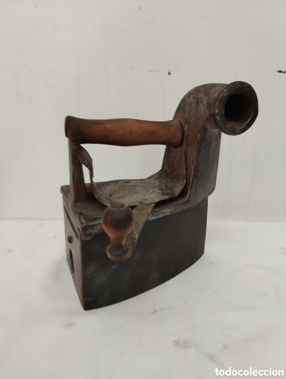 Antig&uuml;edades: Plancha de carb&oacute;n - Foto 1