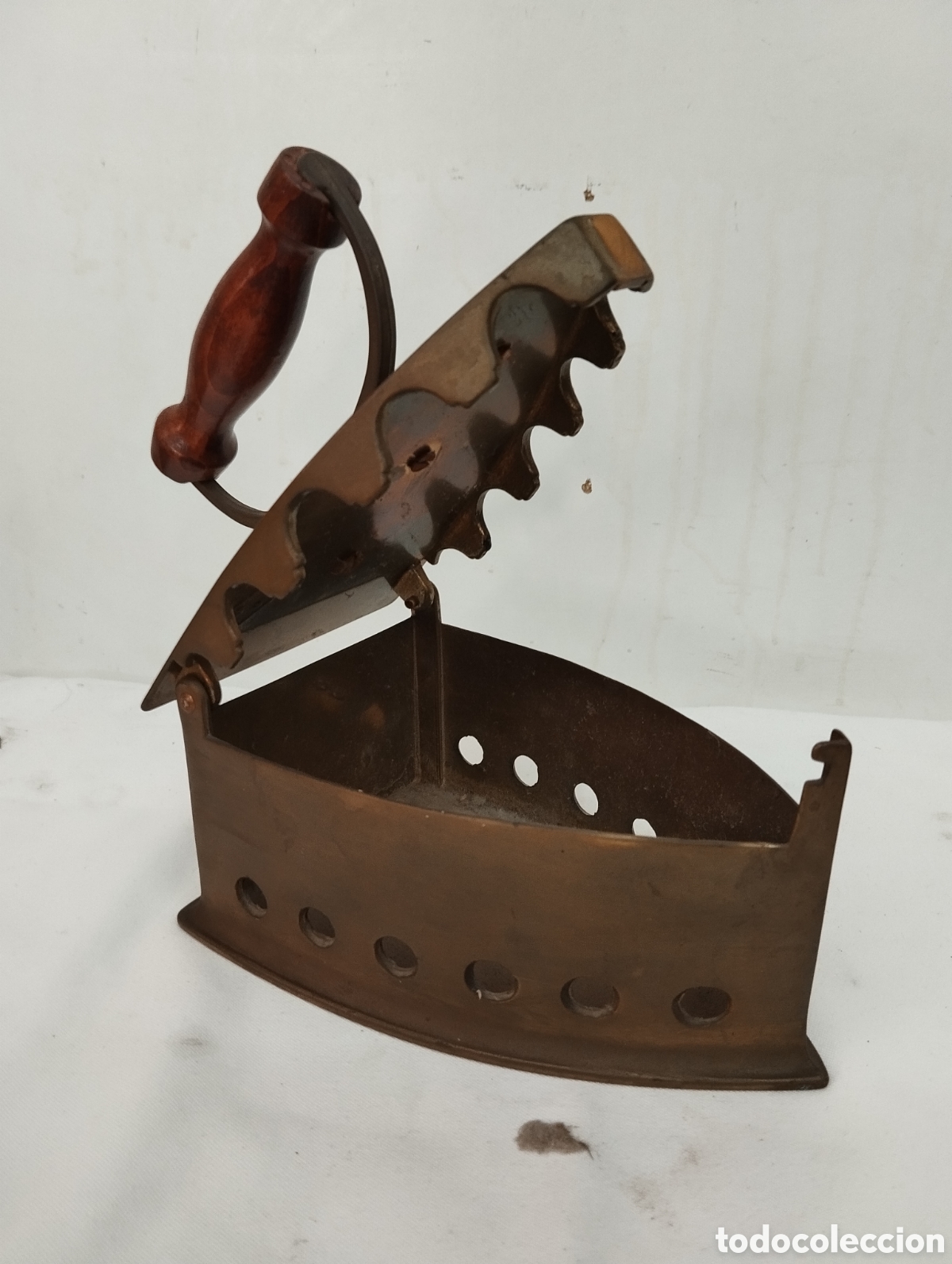Antig&uuml;edades: Plancha de carb&oacute;n de bronce - Foto 2