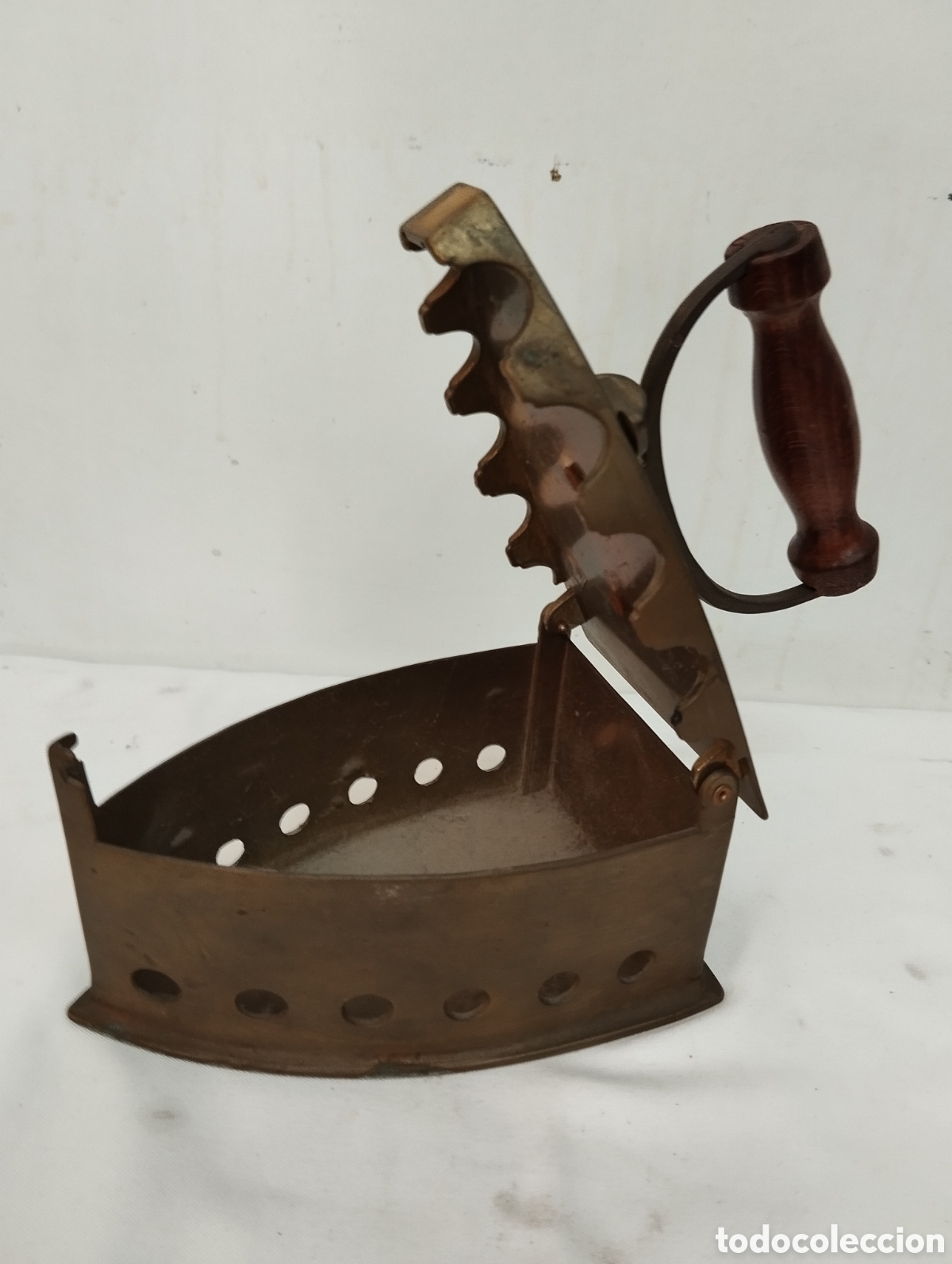 Antig&uuml;edades: Plancha de carb&oacute;n de bronce - Foto 3