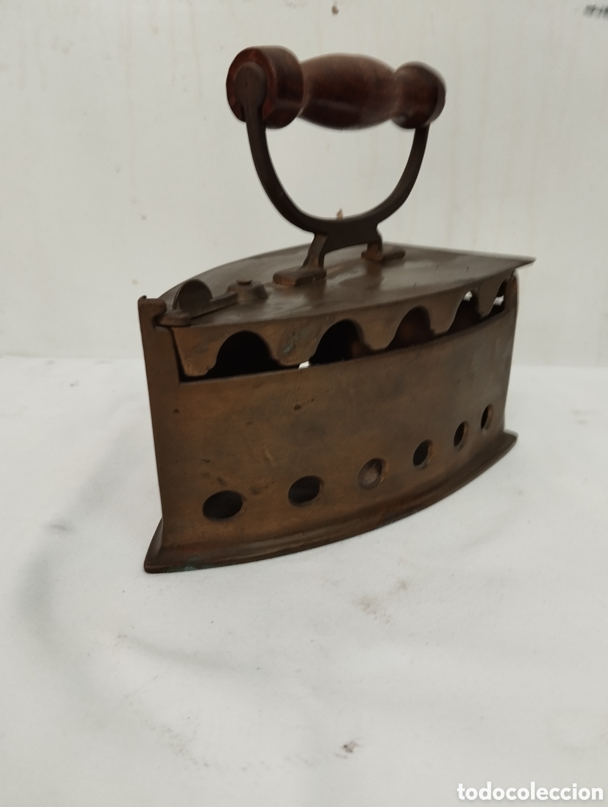 Antig&uuml;edades: Plancha de carb&oacute;n de bronce - Foto 1