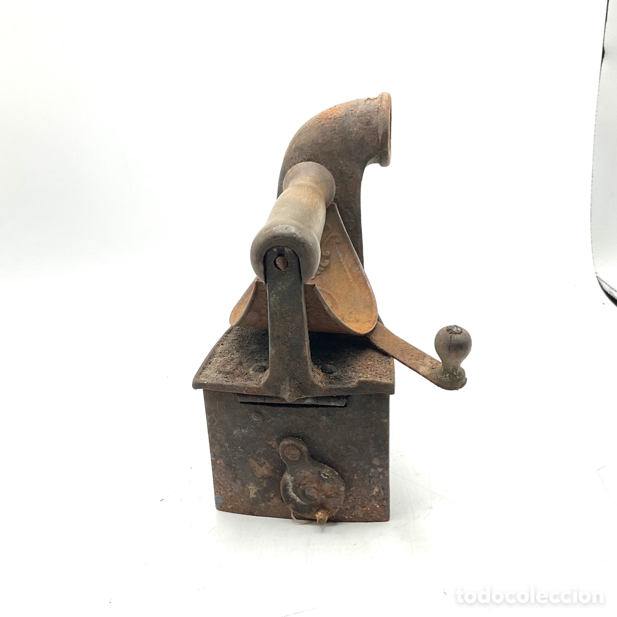 Antig&uuml;edades: Plancha muy antigua de carb&oacute;n - Foto 2