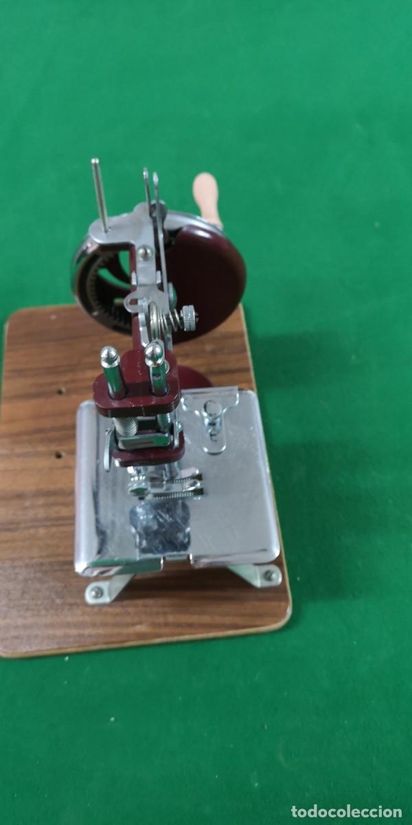 Antig&uuml;edades: MAQUINA COSER MINI REF. MCPM8658 - Foto 4
