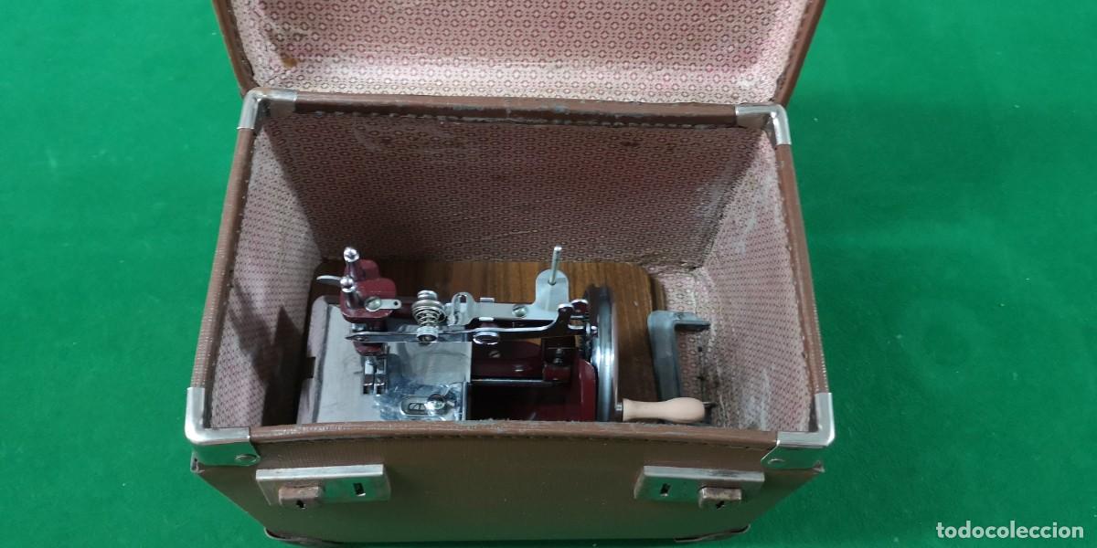 Antig&uuml;edades: MAQUINA COSER MINI REF. MCPM8658 - Foto 5
