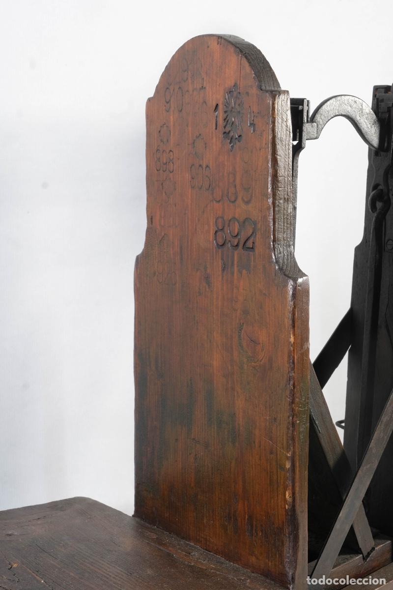 Antig&uuml;edades: B&aacute;scula antigua en madera del siglo XIX - Foto 4