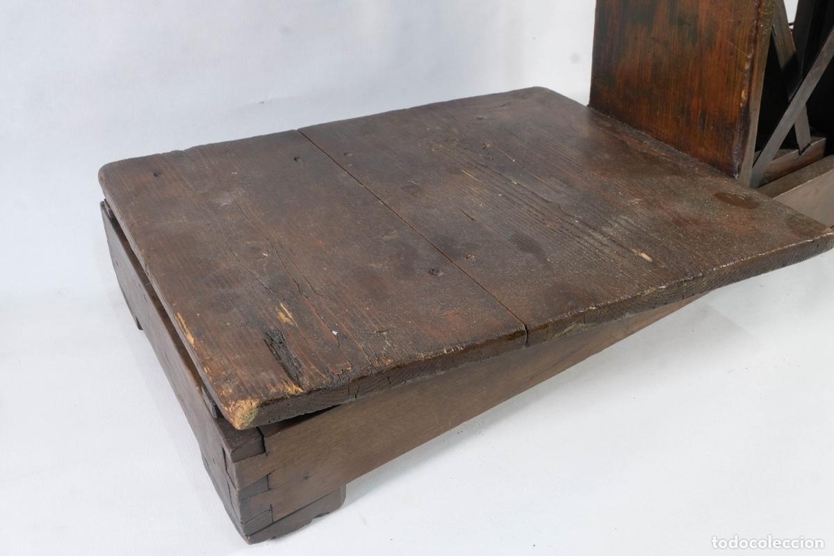 Antig&uuml;edades: B&aacute;scula antigua en madera del siglo XIX - Foto 5