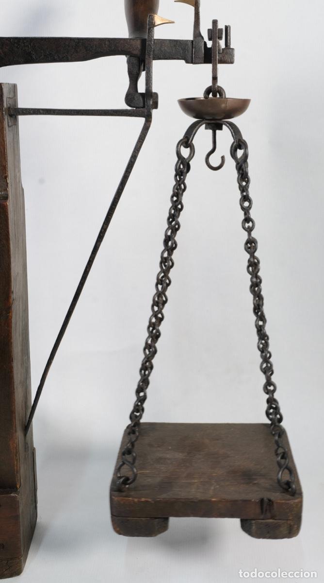 Antig&uuml;edades: B&aacute;scula antigua en madera del siglo XIX - Foto 6