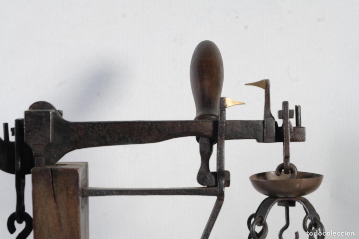Antig&uuml;edades: B&aacute;scula antigua en madera del siglo XIX - Foto 7