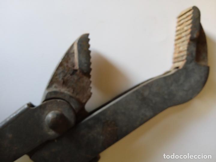 Antig&uuml;edades: LLAVE DE GRIFA - LARGO TOTAL CERRADA: 44.5 cm. - Foto 3