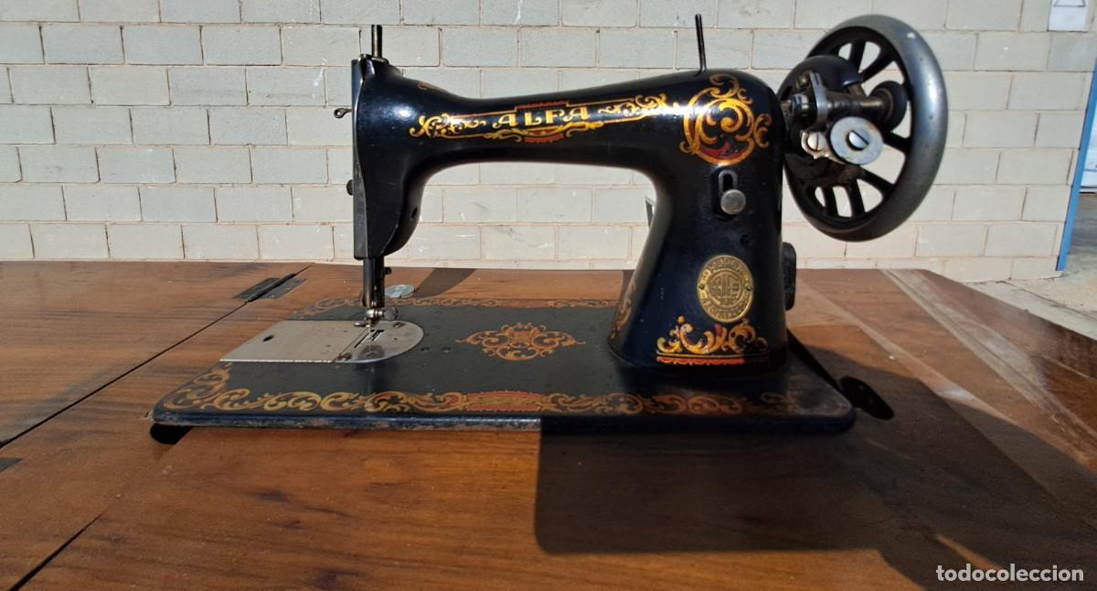 Antig&uuml;edades: Maquina de coser Alfa con mueble. - Foto 5