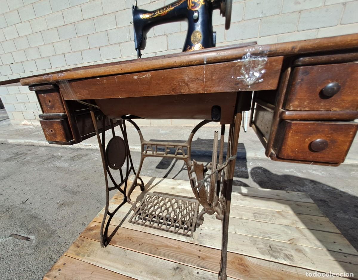 Antig&uuml;edades: Maquina de coser Alfa con mueble. - Foto 7