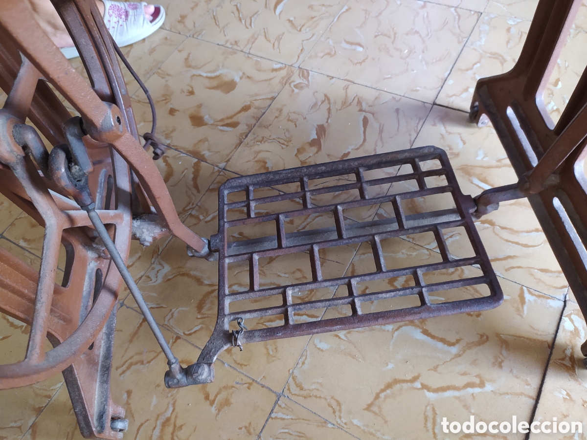 Antig&uuml;edades: M&aacute;quina de coser a&ntilde;os 40 - Foto 3
