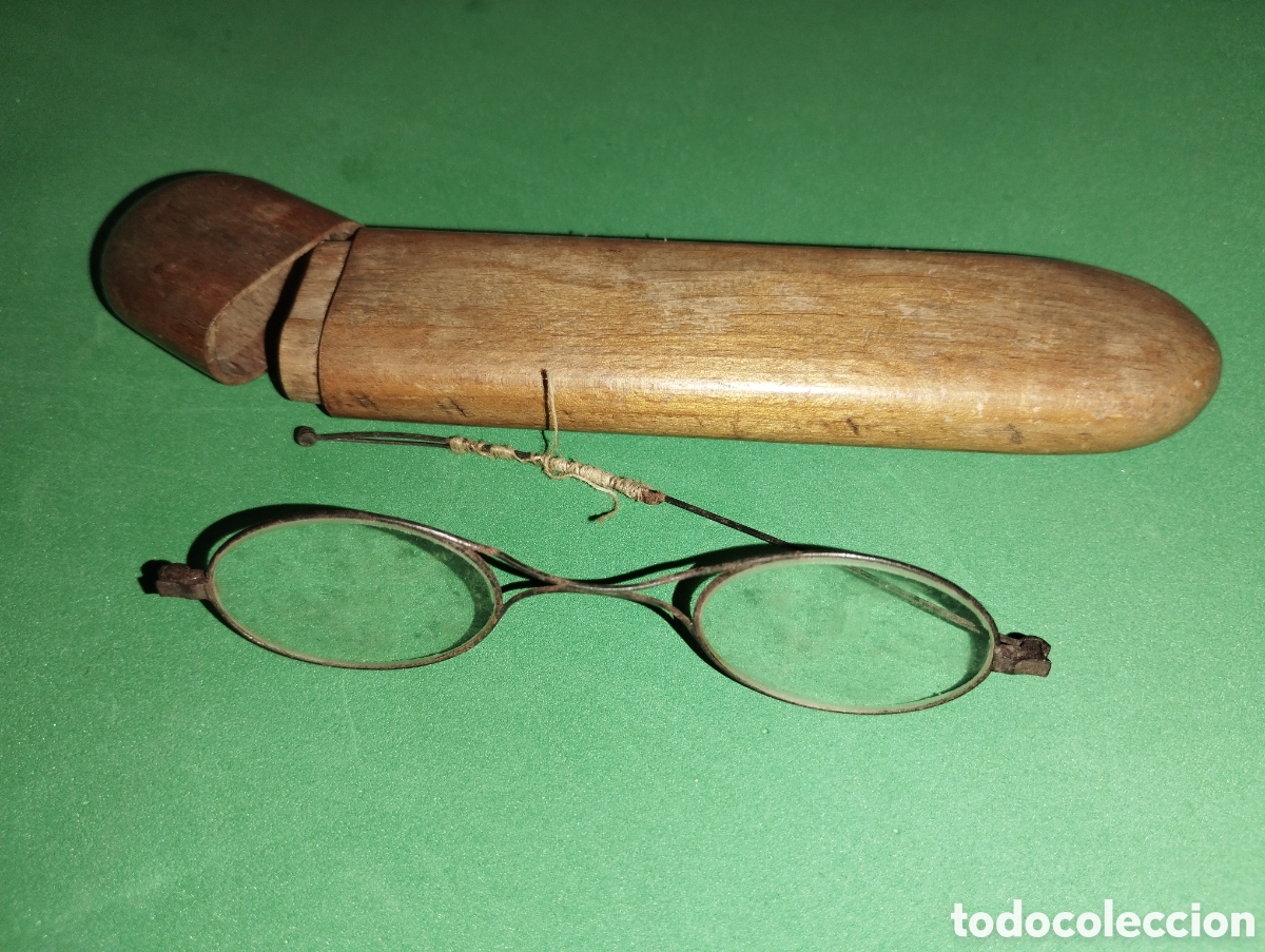 Antig&uuml;edades: Antiguas gafas con estuche de madera - Foto 1
