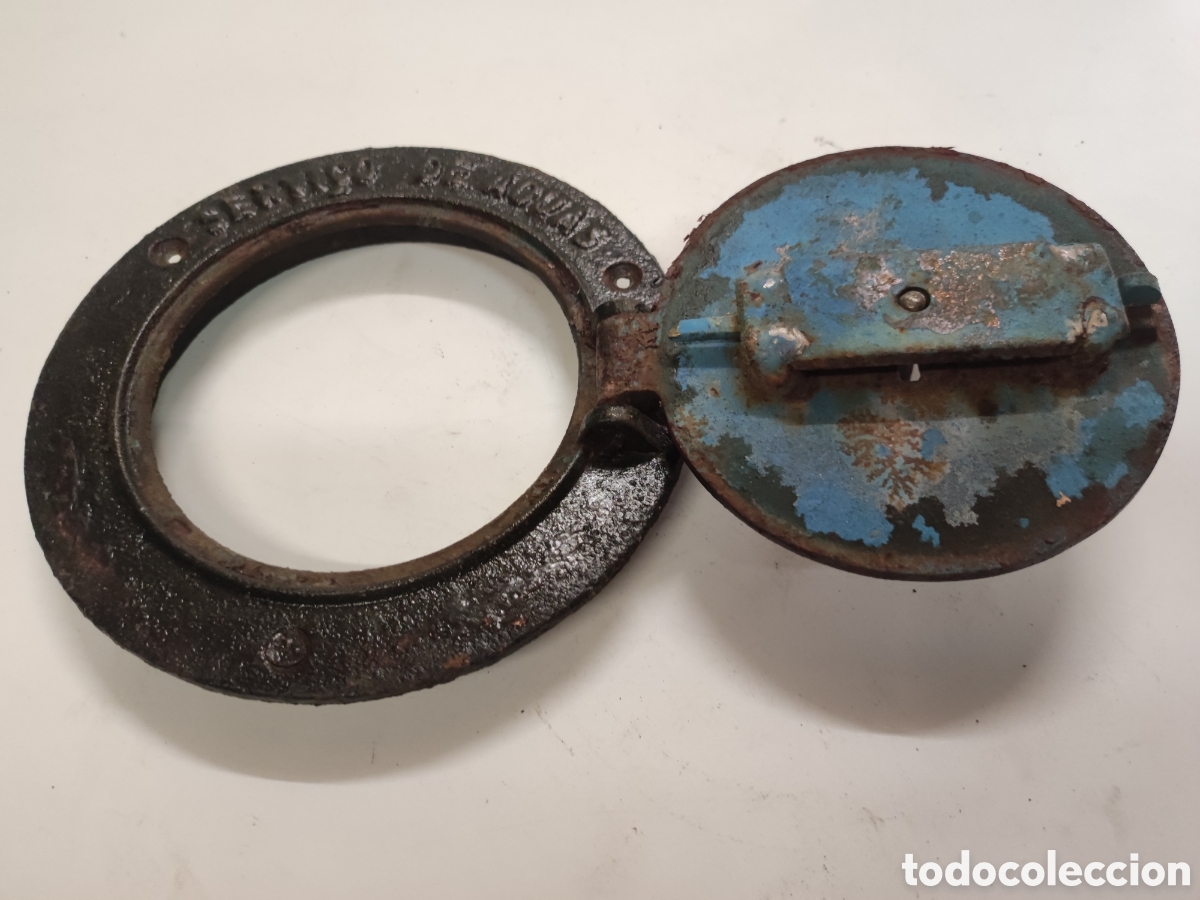Antig&uuml;edades: Tapa Servicio de Aguas Hierro con llave - Foto 3