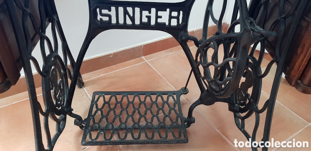 Antig&uuml;edades: Mueble maquina coser singer - Foto 7