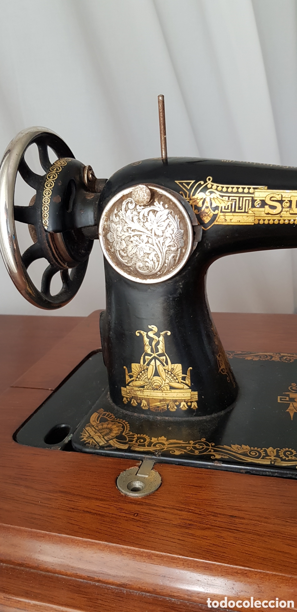 Antig&uuml;edades: Mueble maquina coser singer - Foto 14