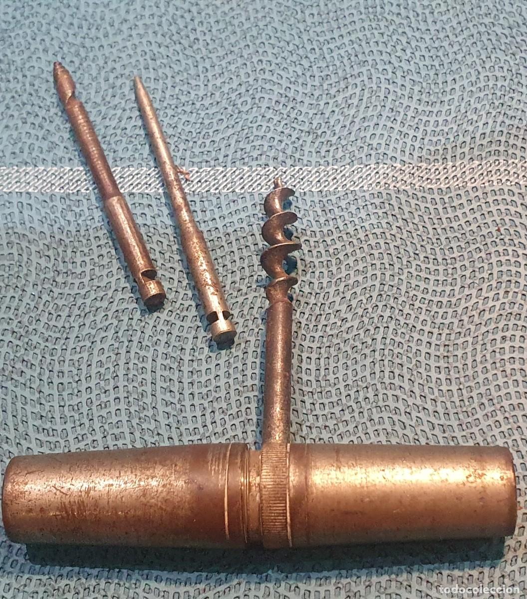 Antig&uuml;edades: Antigua herramienta multiusos sacacorchos y mas - Foto 2