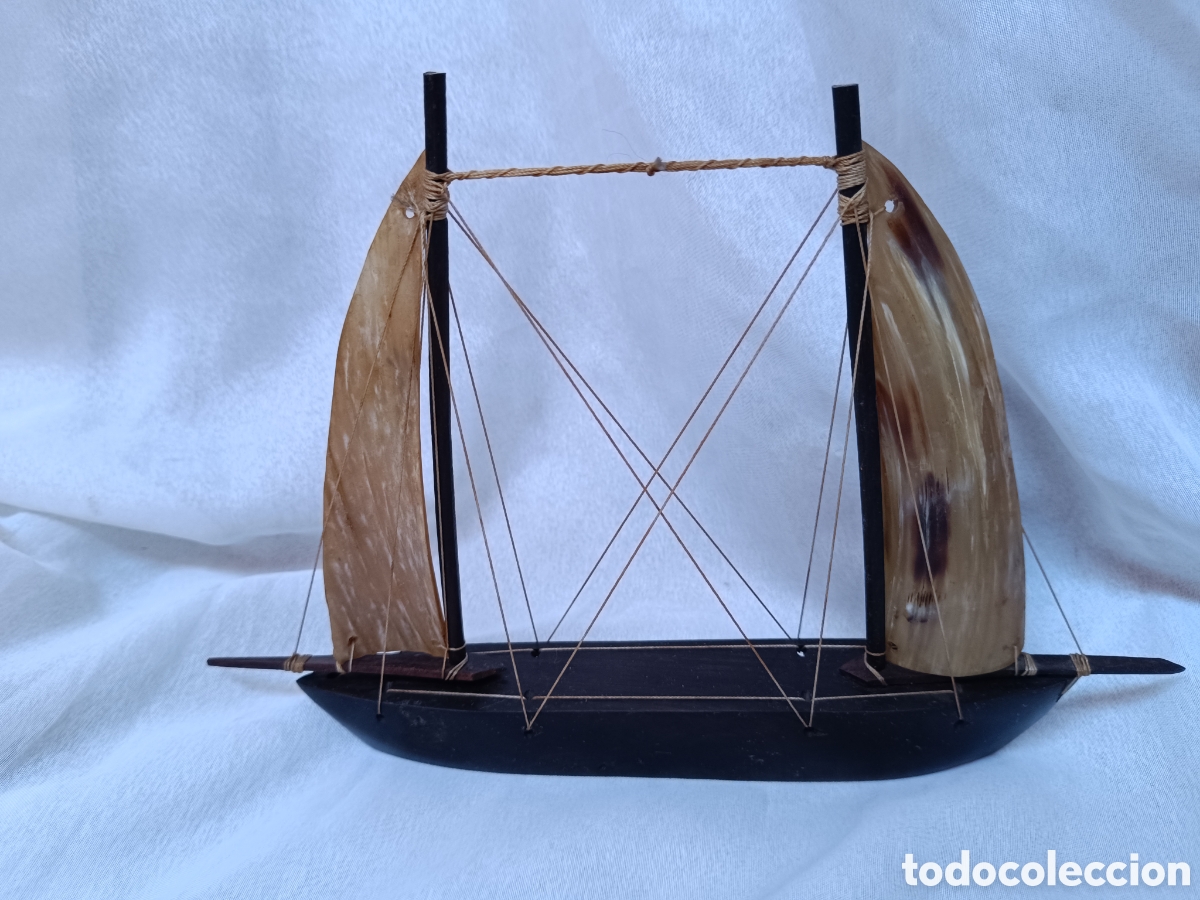 Antig&uuml;edades: Antiguo barco de madera de caoba y velas de asta - Foto 5