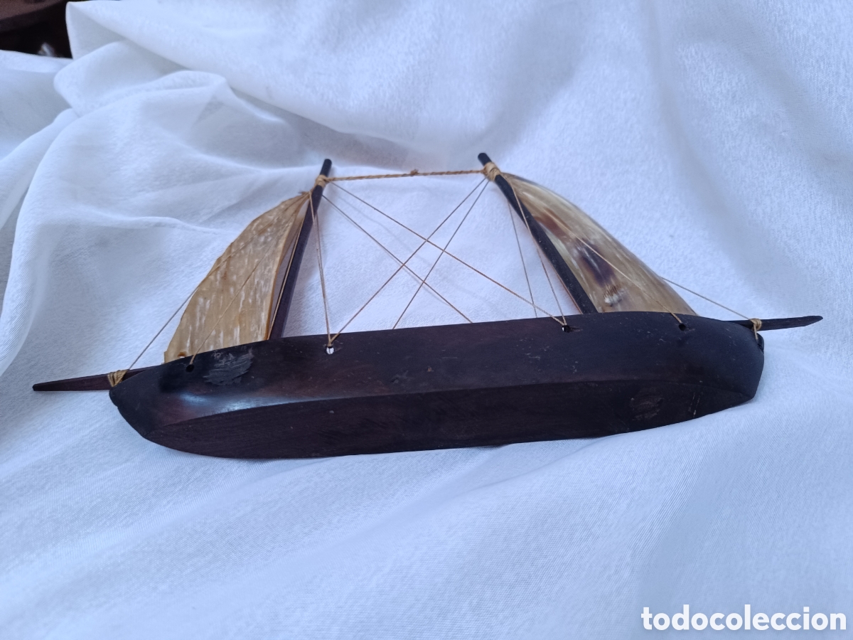 Antig&uuml;edades: Antiguo barco de madera de caoba y velas de asta - Foto 8