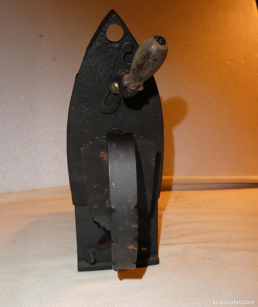 Antig&uuml;edades: PLANCHA DE CARBON SIN SUELA - Foto 8